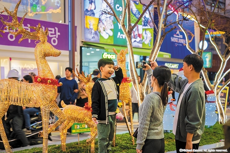4-5 extra1_광복로 빛축제D_마이클카제미_cw10